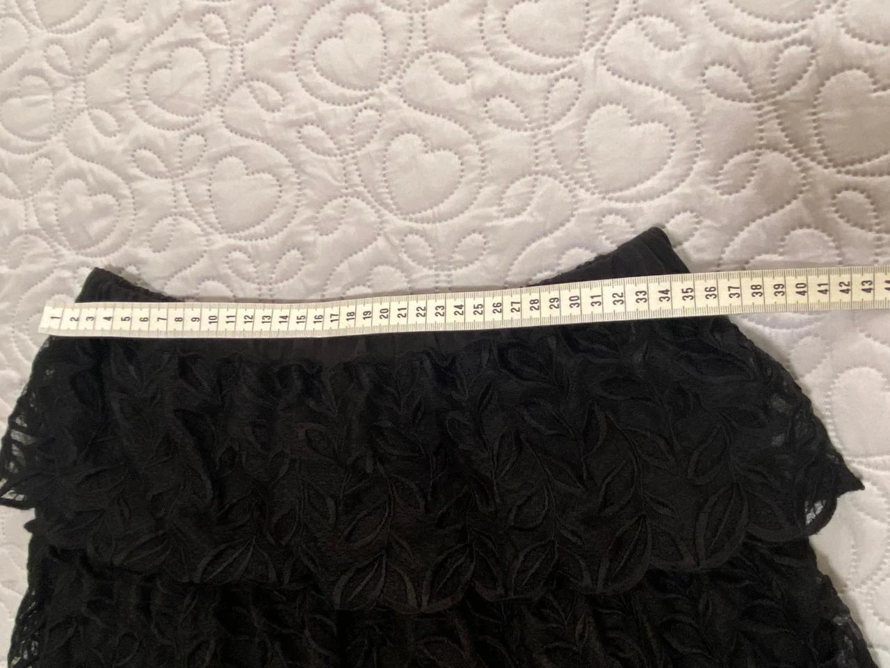 Minissaia preta de renda com babados escalonados, estilo romântico ou coquette – photo 14